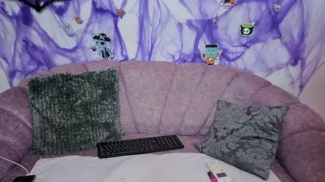 saorisworld online show from October 12, 2025, 12:01 am