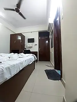 Snapshot of Extrembox5 chatting on September 9, 2025, 2:43 am Extrembox5 online show from September 9, 2025, 2:43 am