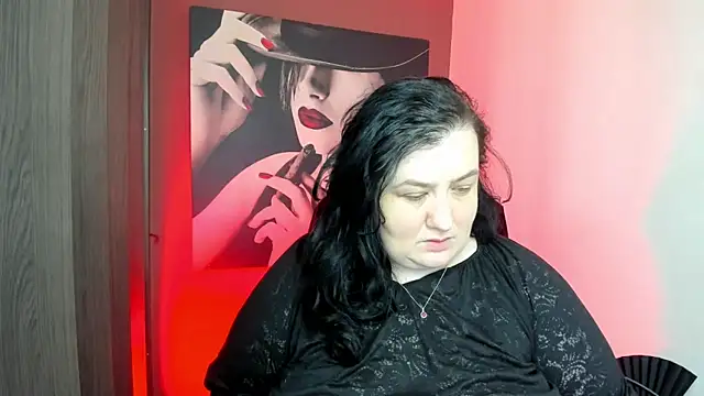 Snapshot of QueenOfHaze chatting on July 22, 2026, 11:01 am QueenOfHaze online show from July 22, 2026, 11:01 am