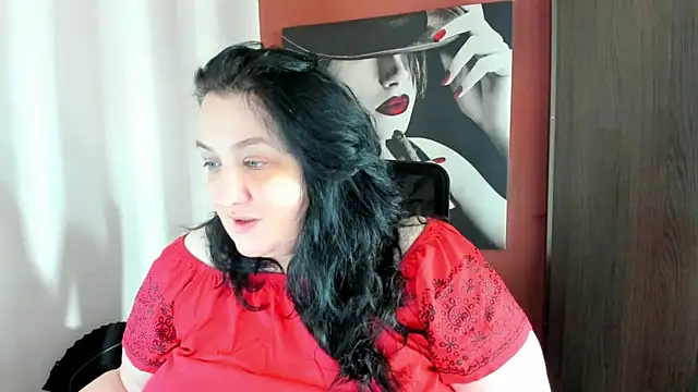 Snapshot of QueenOfHaze chatting on July 9, 2026, 8:37 am QueenOfHaze online show from July 9, 2026, 8:37 am