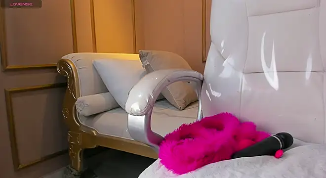 Snapshot of ZoeySnow chatting on November 15, 2025, 12:20 pm ZoeySnow online show from November 15, 2025, 12:20 pm