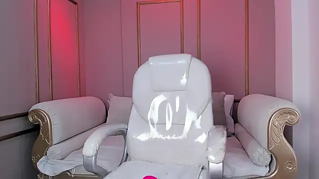 Snapshot of ZoeySnow chatting on December 16, 2025, 12:20 pm ZoeySnow online show from December 16, 2025, 12:20 pm