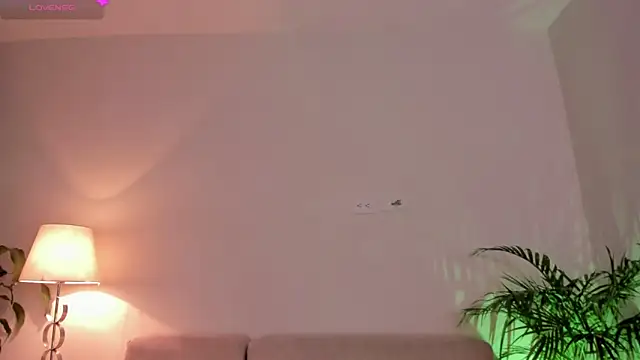 Hannah Jonhson online show from April 11, 2026, 3:47 am