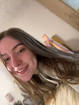 Snapshot of eilynxx chatting on February 13, 2025, 9:27 pm eilynxx online show from February 13, 2025, 9:27 pm