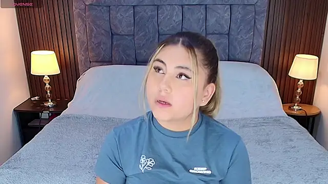 Snapshot of MeganCrow chatting on June 15, 2026, 6:18 pm MeganCrow online show from June 15, 2026, 6:18 pm