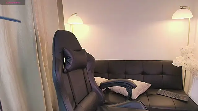 Snapshot of Victoria_Collinns chatting on April 16, 2026, 5:03 pm Victoria Collinns online show from April 16, 2026, 5:03 pm