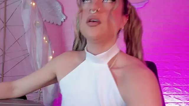 Snapshot of Valka_praskov chatting on December 17, 2025, 2:00 pm Valka praskov online show from December 17, 2025, 2:00 pm