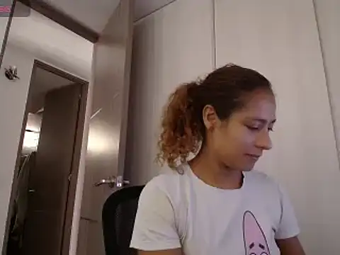 Snapshot of Zoedaniels chatting on February 25, 2025, 2:37 pm Zoedaniels online show from February 25, 2025, 2:37 pm