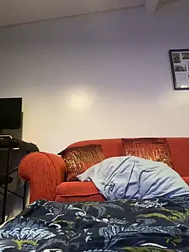 Snapshot of thequeenkendall2025 chatting on February 19, 2025, 10:45 am thequeenkendall2025 online show from February 19, 2025, 10:45 am