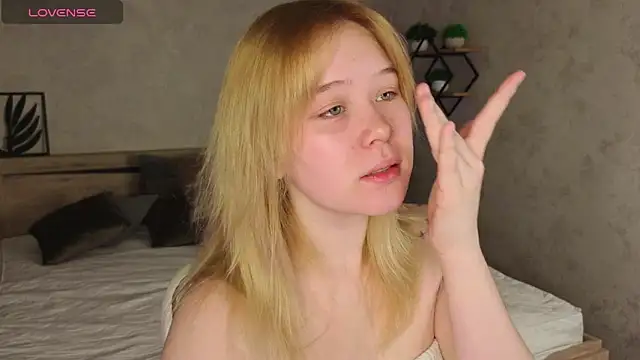 Snapshot of Amy_Kimberlly chatting on October 21, 2025, 12:32 am Amy Kimberlly online show from October 21, 2025, 12:32 am