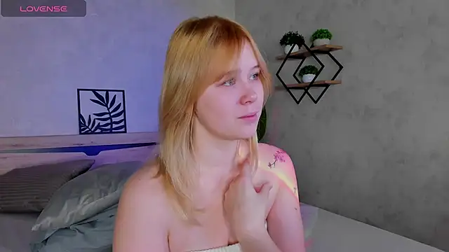 Snapshot of Amy_Kimberlly chatting on October 6, 2025, 12:12 am Amy Kimberlly online show from October 6, 2025, 12:12 am