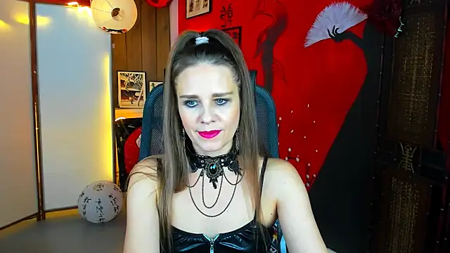 Snapshot of EmiliaBedy chatting on November 14, 2025, 5:11 am EmiliaBedy online show from November 14, 2025, 5:11 am