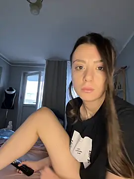 bunnythetailor online show from November 6, 2025, 1:48 pm