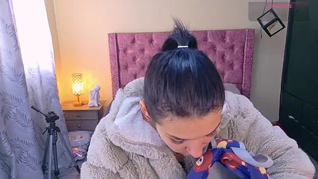 Snapshot of Sofii_cutee chatting on February 9, 2026, 12:58 pm Sofii cutee online show from February 9, 2026, 12:58 pm