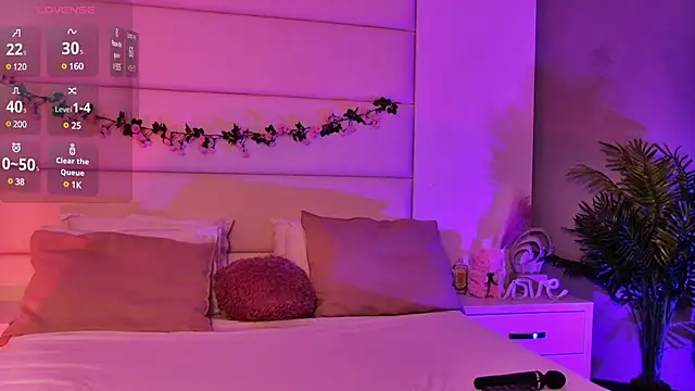 AylaPearl online show from February 25, 2025, 4:46 am