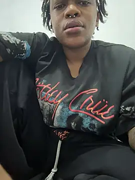 Boneca25 online show from February 28, 2026, 3:11 pm