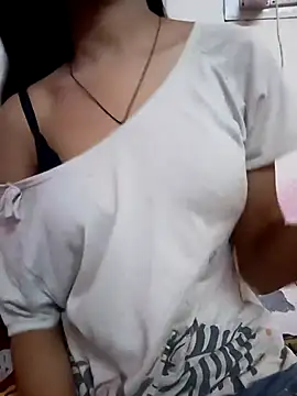 Snapshot of Tanu-00 chatting on September 12, 2025, 6:29 pm Tanu-00 online show from September 12, 2025, 6:29 pm