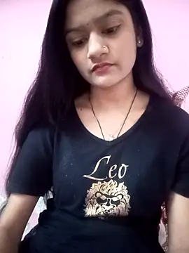 Snapshot of Tanu-00 chatting on November 5, 2025, 1:47 pm Tanu-00 online show from November 5, 2025, 1:47 pm