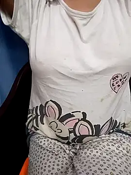 Snapshot of Tanu-00 chatting on February 23, 2025, 8:11 pm Tanu-00 online show from February 23, 2025, 8:11 pm