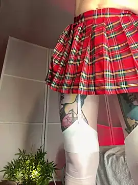 Snapshot of BeautyCutie1 chatting on March 21, 2025, 12:17 pm BeautyCutie1 online show from March 21, 2025, 12:17 pm