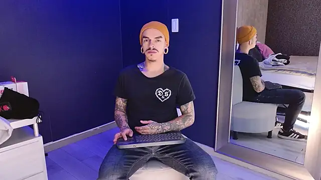 Snapshot of kaletattoo chatting on November 30, 2025, 11:55 am kaletattoo online show from November 30, 2025, 11:55 am