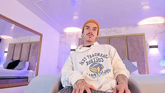 Snapshot of kaletattoo chatting on November 19, 2025, 7:25 pm kaletattoo online show from November 19, 2025, 7:25 pm