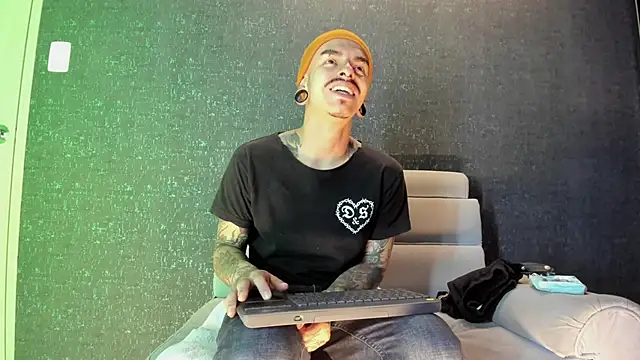 Snapshot of kaletattoo chatting on November 13, 2025, 11:03 am kaletattoo online show from November 13, 2025, 11:03 am