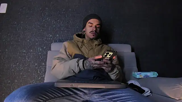 Snapshot of kaletattoo chatting on November 29, 2025, 11:21 am kaletattoo online show from November 29, 2025, 11:21 am