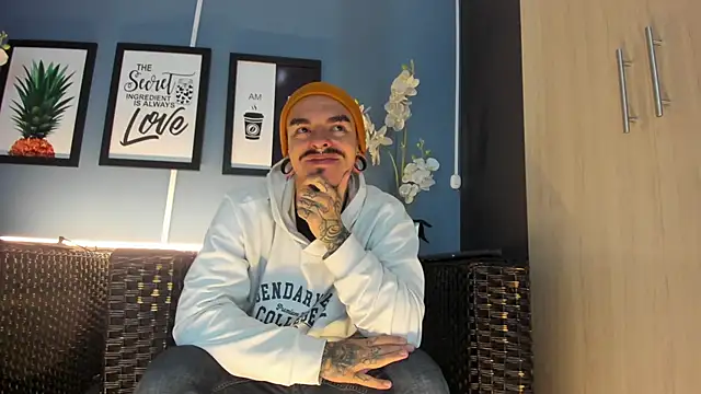 Snapshot of kaletattoo chatting on November 25, 2025, 11:10 am kaletattoo online show from November 25, 2025, 11:10 am