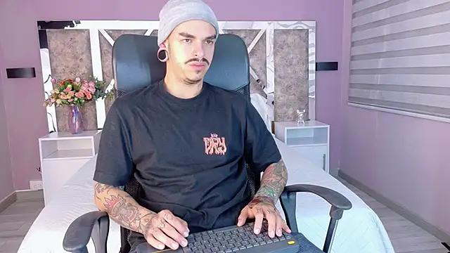 Snapshot of kaletattoo chatting on December 4, 2025, 11:09 am kaletattoo online show from December 4, 2025, 11:09 am