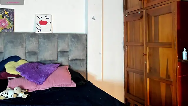 Snapshot of Isangel_ chatting on October 31, 2025, 2:19 am Isangel online show from October 31, 2025, 2:19 am