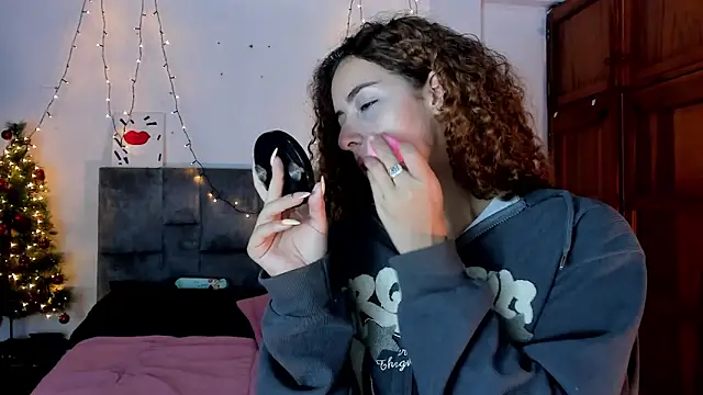 Snapshot of Isangel_ chatting on December 5, 2025, 4:00 am Isangel online show from December 5, 2025, 4:00 am