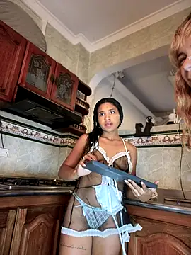 Snapshot of HeatherCobs chatting on September 22, 2025, 9:21 pm HeatherCobs online show from September 22, 2025, 9:21 pm