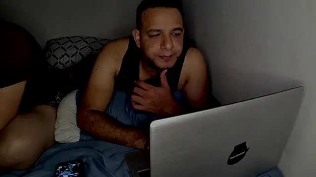 pdesangr online show from March 9, 2025, 3:43 am