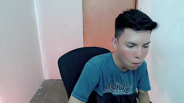 Snapshot of Alexxx_lov chatting on September 11, 2025, 1:11 pm Alexxx lov online show from September 11, 2025, 1:11 pm