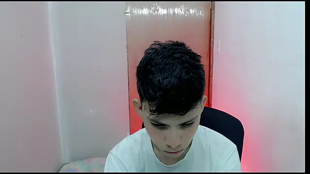 Snapshot of Alexxx_lov chatting on February 17, 2025, 12:38 pm Alexxx lov online show from February 17, 2025, 12:38 pm