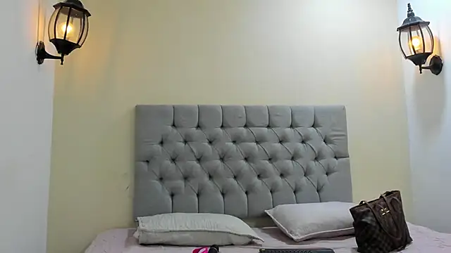 Snapshot of Dakkota_Fox chatting on November 22, 2025, 8:40 pm Dakkota Fox online show from November 22, 2025, 8:40 pm