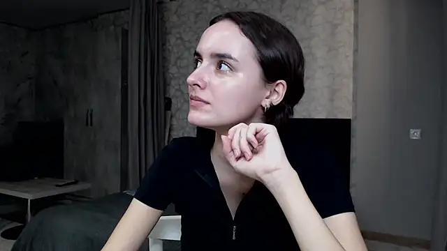 Snapshot of AmelieBanshee chatting on October 6, 2025, 11:33 am AmelieBanshee online show from October 6, 2025, 11:33 am