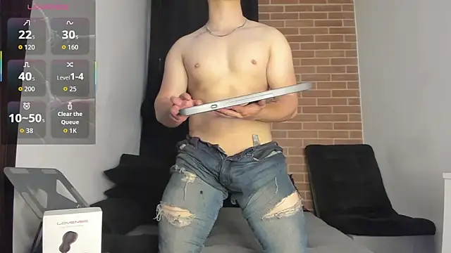 Snapshot of DavidX_X21_Strip chatting on July 6, 2026, 8:10 am DavidX X21 Strip online show from July 6, 2026, 8:10 am