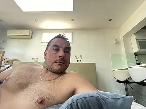 justeqqun online show from May 15, 2026, 7:17 am