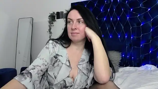 Snapshot of JacquelineElle chatting on February 23, 2025, 9:16 pm JacquelineElle online show from February 23, 2025, 9:16 pm