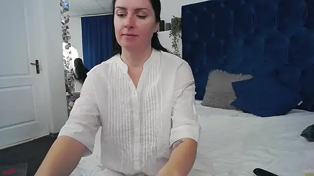 Snapshot of JacquelineElle chatting on March 23, 2025, 2:04 am JacquelineElle online show from March 23, 2025, 2:04 am