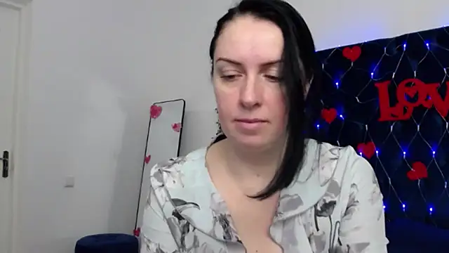 Snapshot of JacquelineElle chatting on February 15, 2025, 6:33 pm JacquelineElle online show from February 15, 2025, 6:33 pm