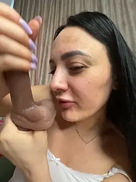 RaisaSalvi online show from February 16, 2026, 8:13 am