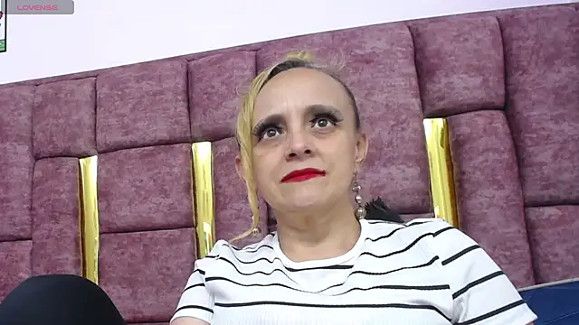 VICTORIAHANK  online show from March 17, 2026, 7:28 pm