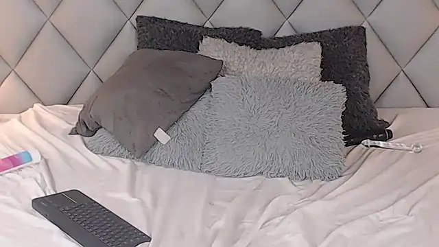 Snapshot of LalyCastro chatting on February 17, 2025, 1:25 am LalyCastro online show from February 17, 2025, 1:25 am