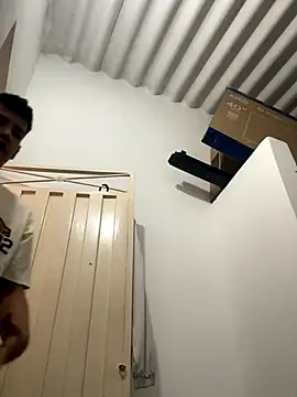 Santiago-Thompson online show from December 17, 2025, 6:13 pm