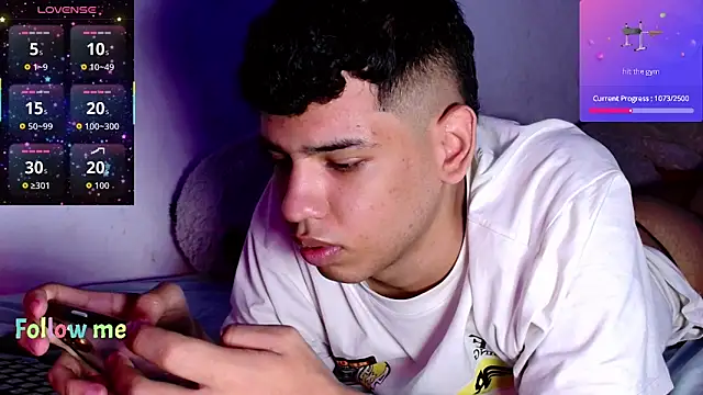 Snapshot of Santiago-Thompson chatting on May 19, 2026, 8:38 pm Santiago-Thompson online show from May 19, 2026, 8:38 pm