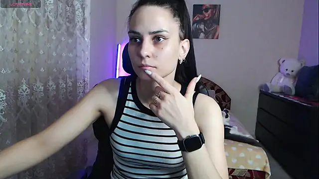 Kriss brunette 5 online show from November 27, 2025, 9:10 am