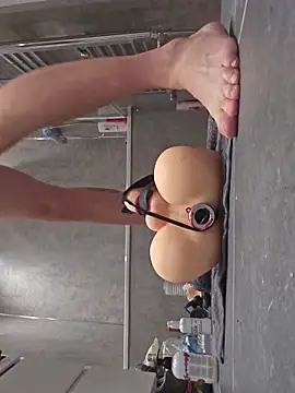 Snapshot of HuffedAdvocate chatting on December 3, 2025, 9:47 pm HuffedAdvocate online show from December 3, 2025, 9:47 pm